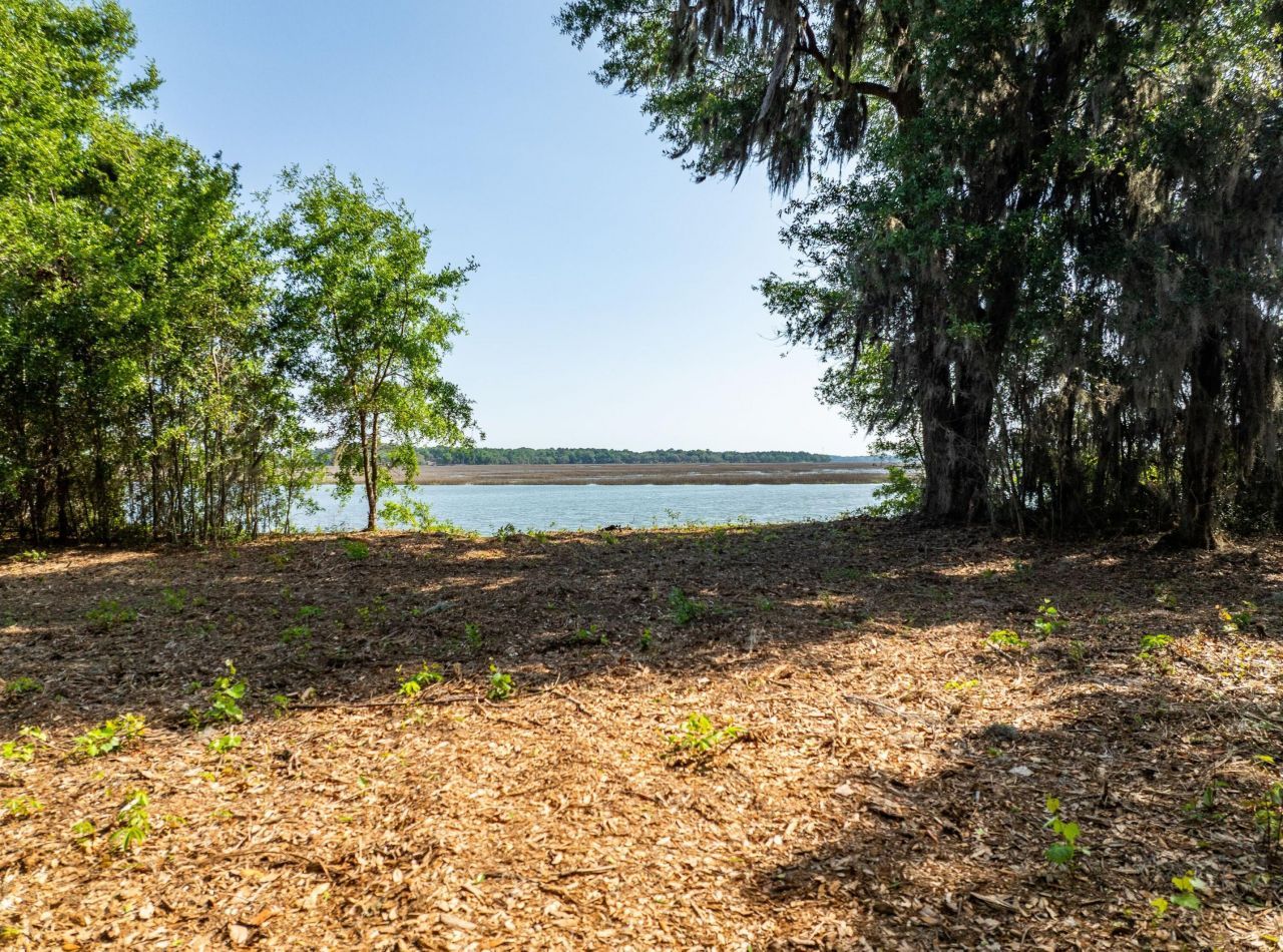 16 Comfort Point Photo 7