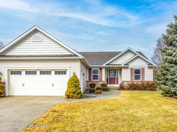 992 Pennine Ridge Way, Grand Ledge, MI 48837