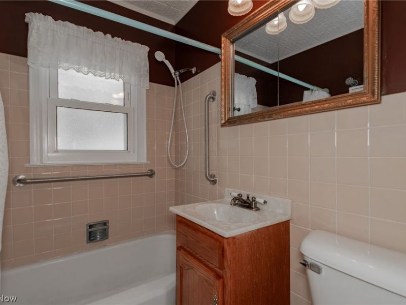 1307 Summit Drive, Cleveland, OH 44124 Photo 20