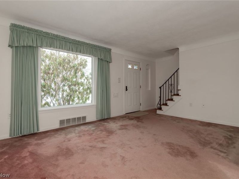 1307 Summit Drive, Cleveland, OH 44124 Photo 3