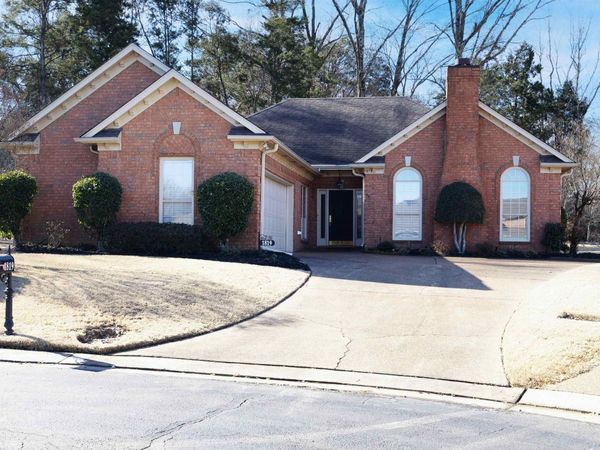 1819 W PHEASANT ACRES LN, Memphis, TN 38016