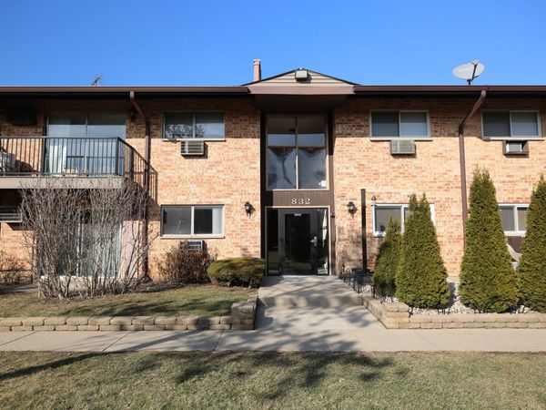 832 E OLD WILLOW Road, Unit 105, Prospect Heights, IL 60070