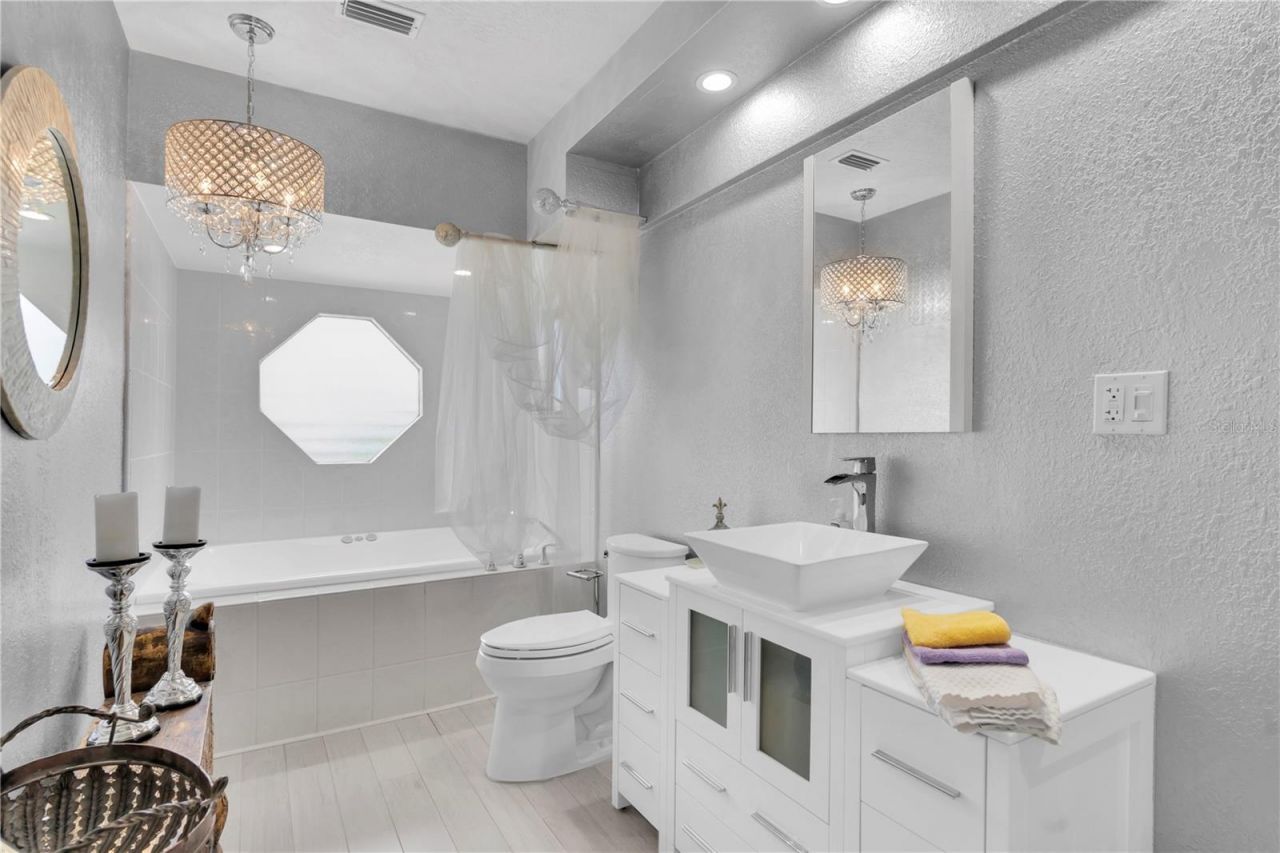 633 Soundview Drive, Palm Harbor, FL 34683 Photo