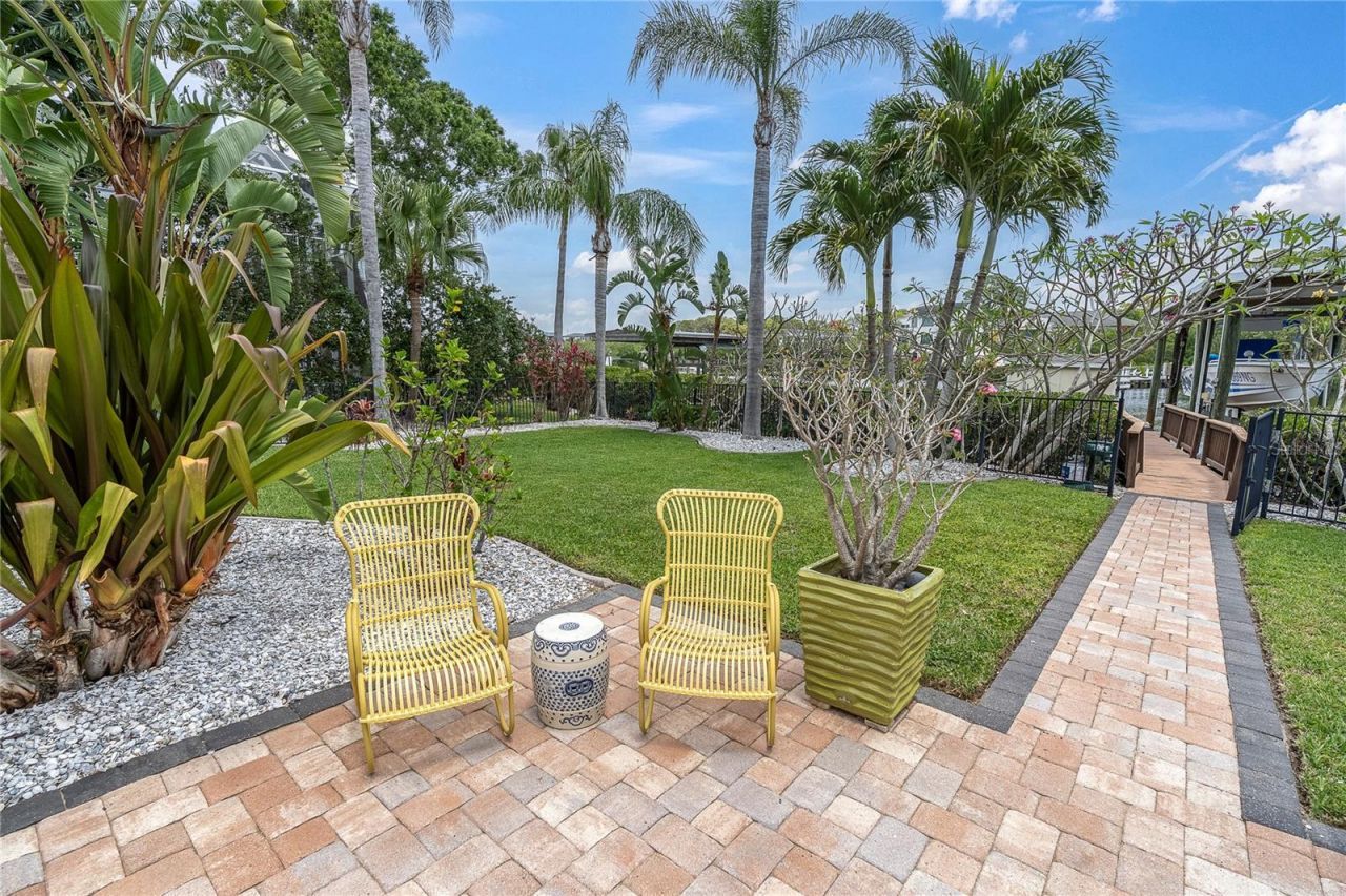 633 Soundview Drive, Palm Harbor, FL 34683 Photo