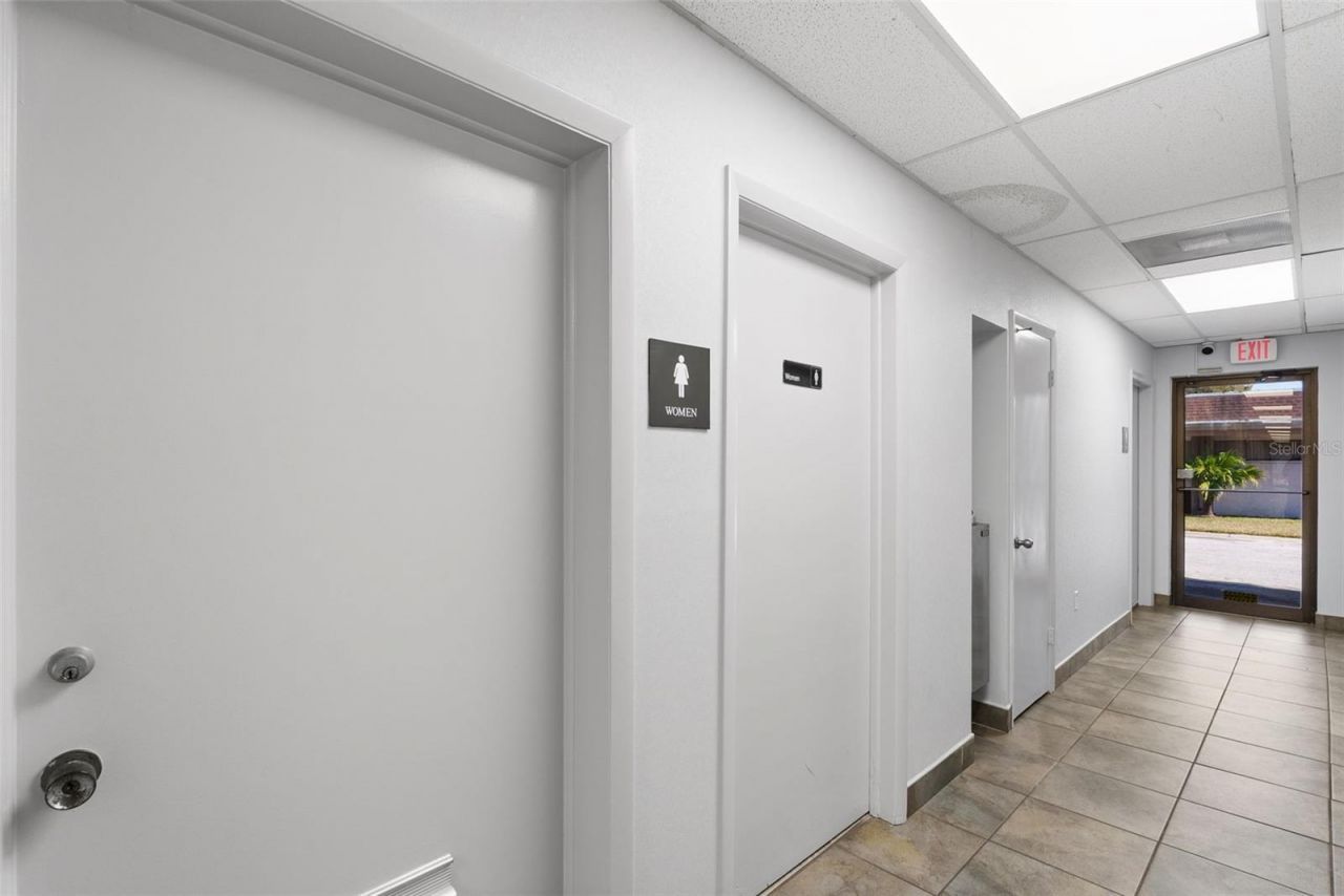 2700 E Bay Drive, Largo, FL 33771 Photo