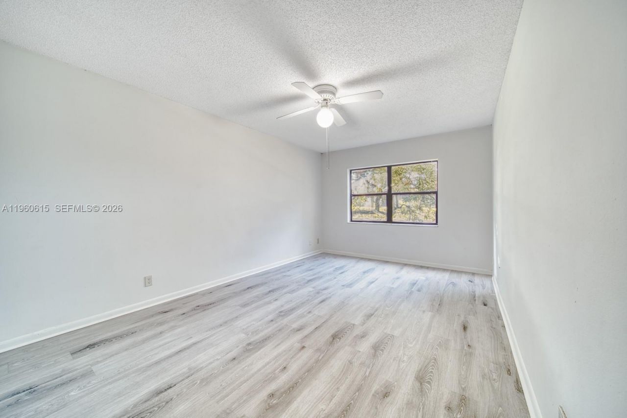 8290 Lake Dr , Unit 236, Doral, FL 33166 Photo