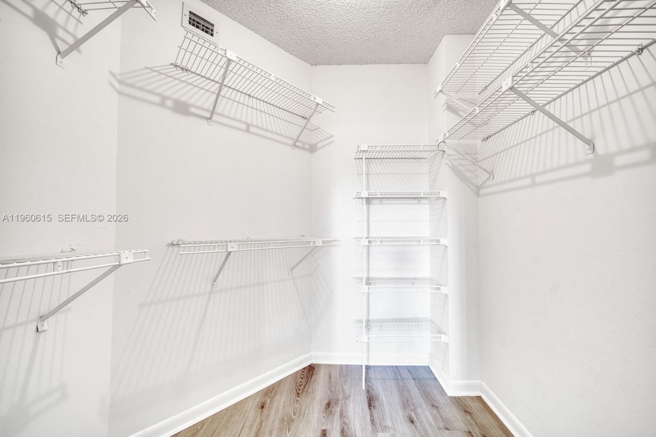 8290 Lake Dr , Unit 236, Doral, FL 33166 Photo