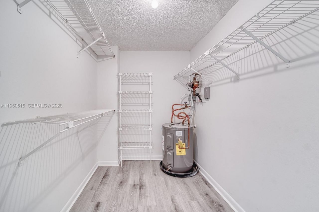 8290 Lake Dr , Unit 236, Doral, FL 33166 Photo