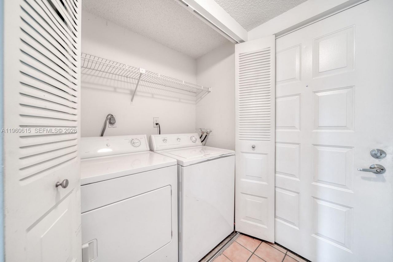 8290 Lake Dr , Unit 236, Doral, FL 33166 Photo