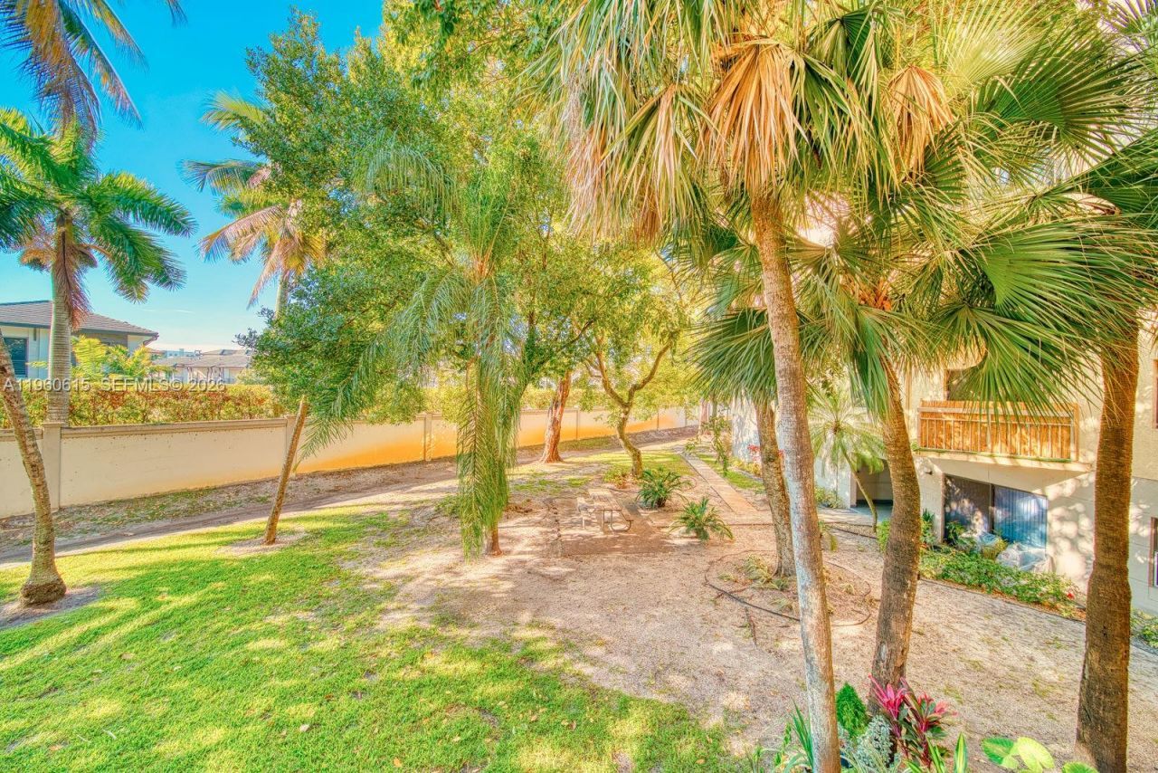 8290 Lake Dr , Unit 236, Doral, FL 33166 Photo