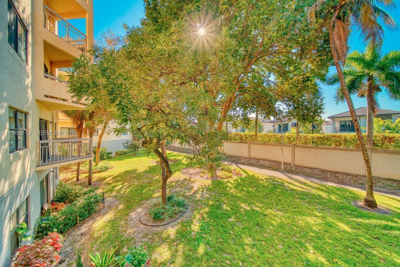 8290 Lake Dr , Unit 236, Doral, FL 33166 Photo