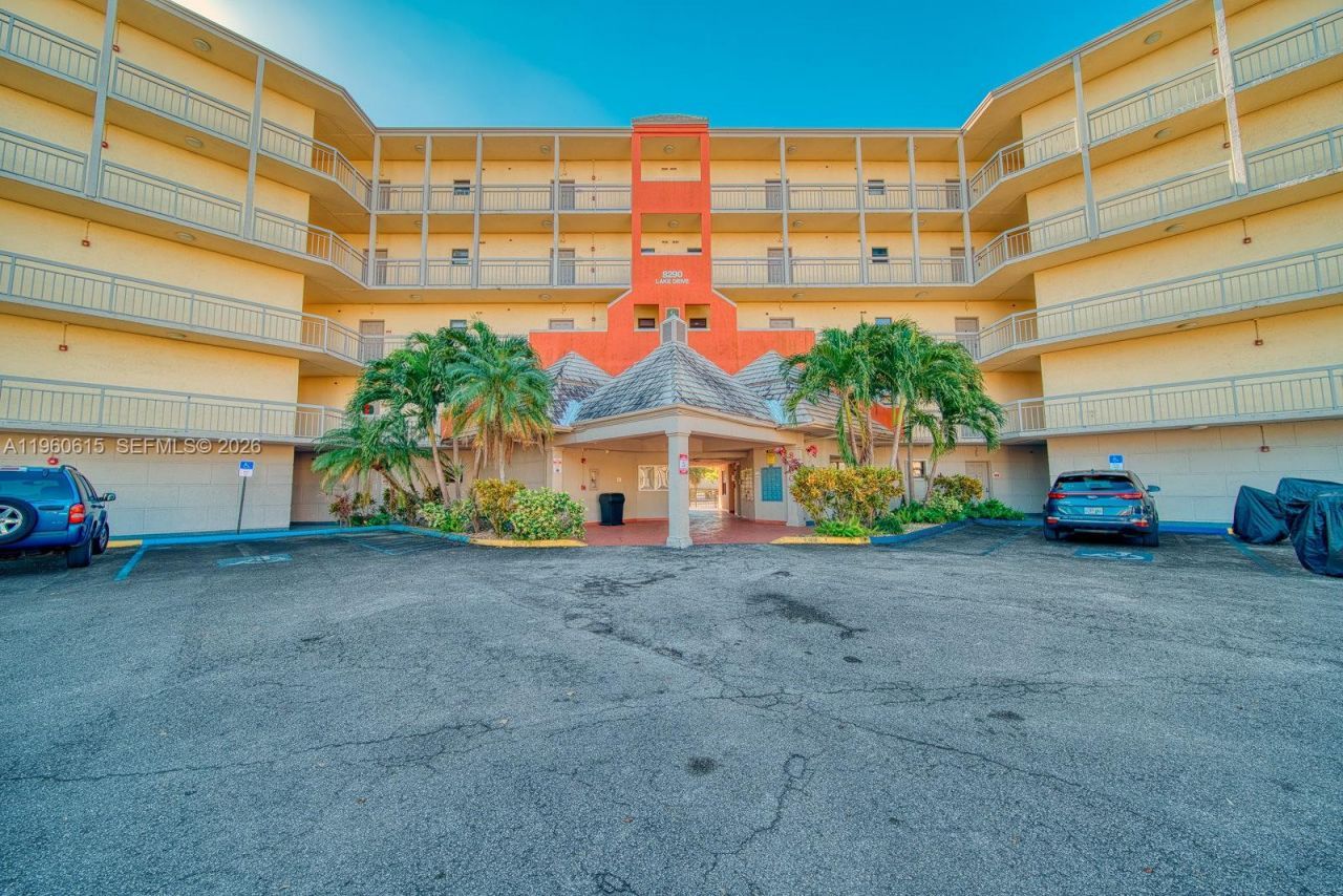 8290 Lake Dr , Unit 236, Doral, FL 33166 Photo
