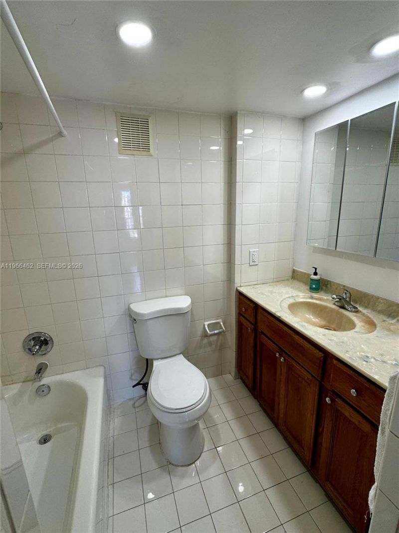 4801 NW 7th St, Unit 704-16, Miami, FL 33126 Photo