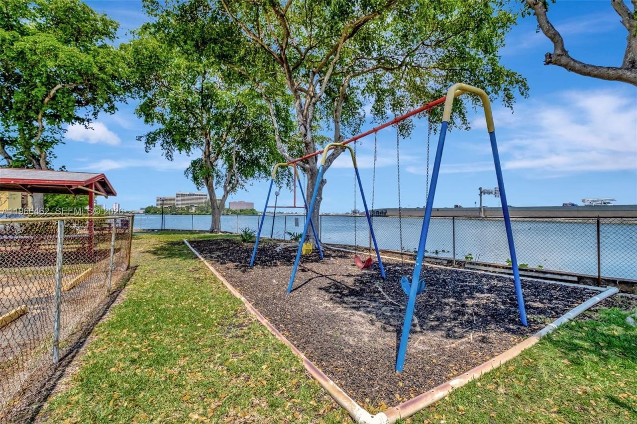 4801 NW 7th St, Unit 704-16, Miami, FL 33126 Photo