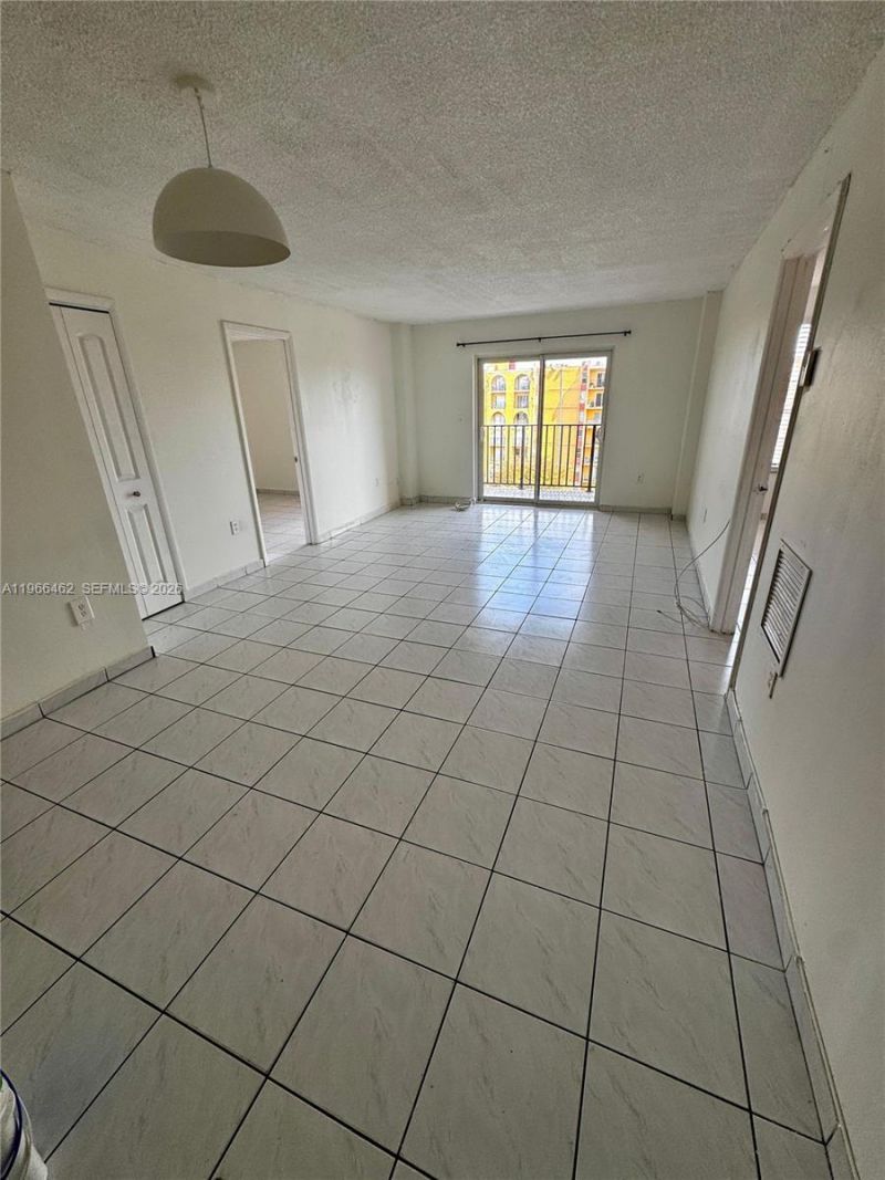 4801 NW 7th St, Unit 704-16, Miami, FL 33126 Photo