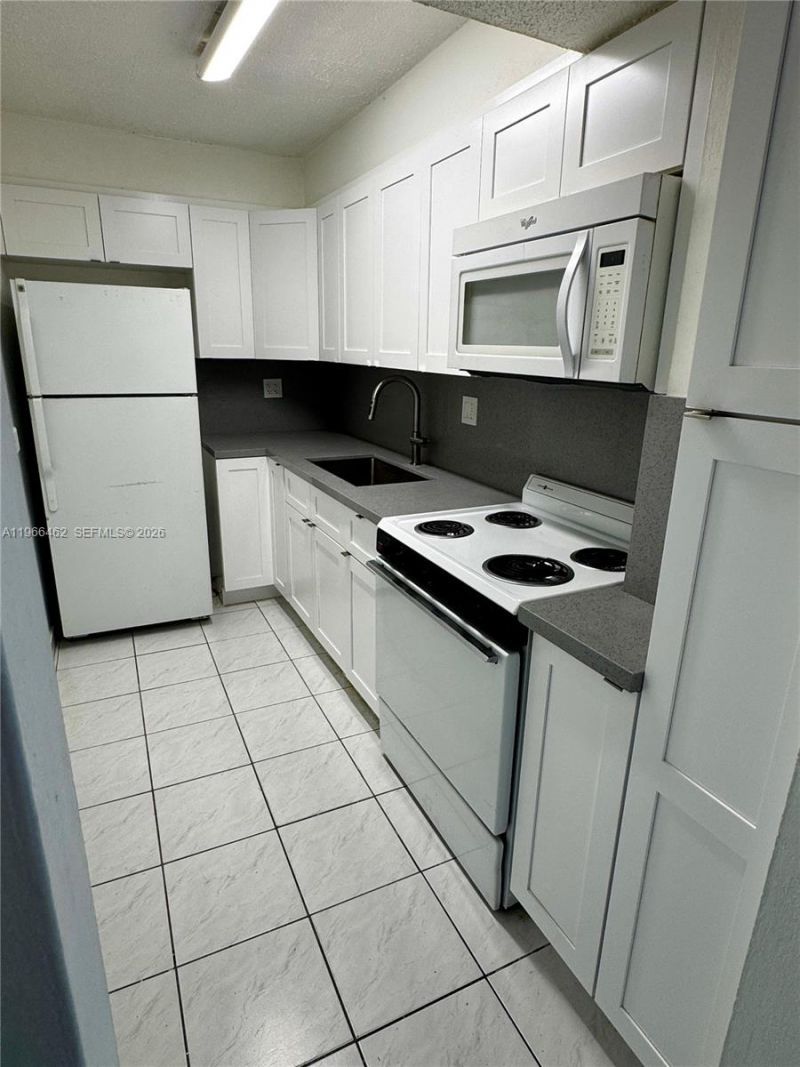 4801 NW 7th St, Unit 704-16, Miami, FL 33126 Photo