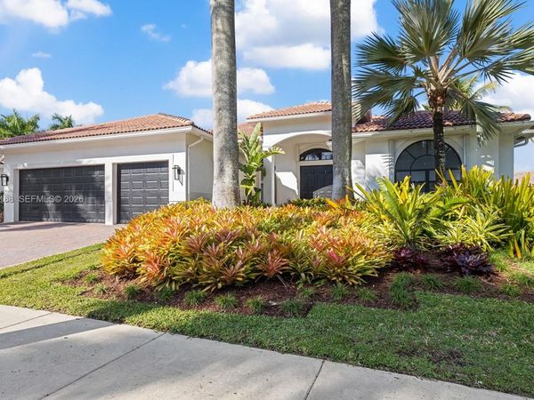 1774 Harbor Pointe Circle, Weston, FL 33327