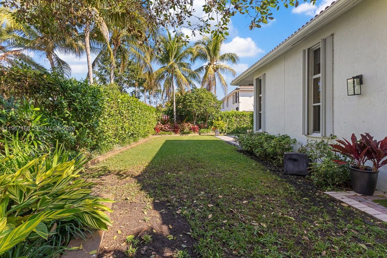 1774 Harbor Pointe Circle, Weston, FL 33327 Photo