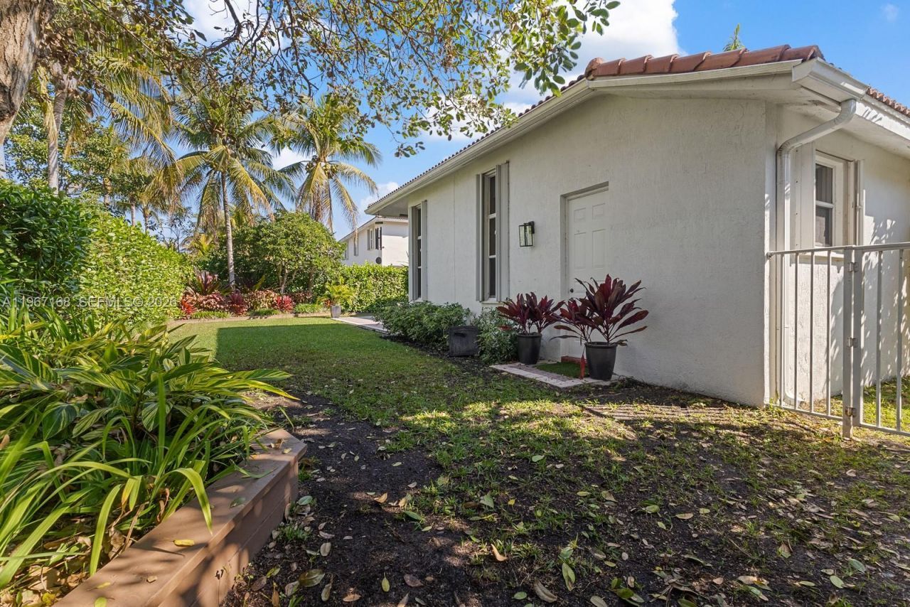 1774 Harbor Pointe Circle, Weston, FL 33327 Photo