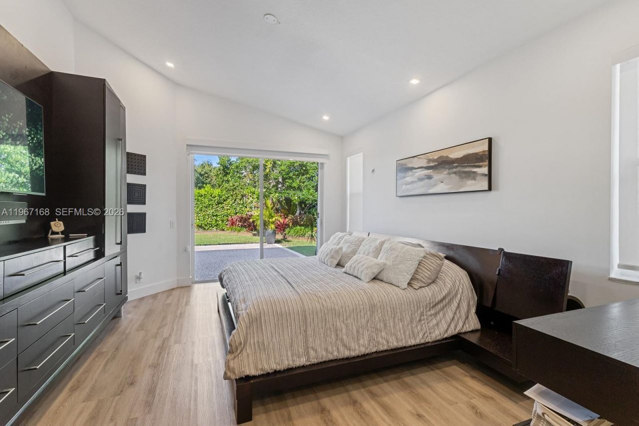 1774 Harbor Pointe Circle, Weston, FL 33327 Photo