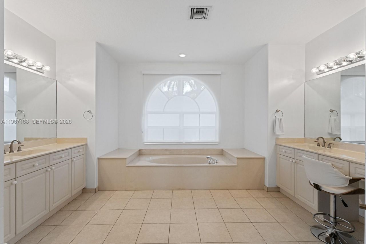 1774 Harbor Pointe Circle, Weston, FL 33327 Photo