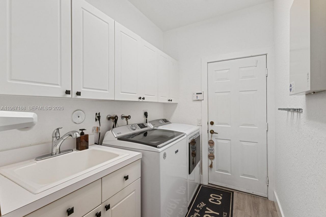 1774 Harbor Pointe Circle, Weston, FL 33327 Photo