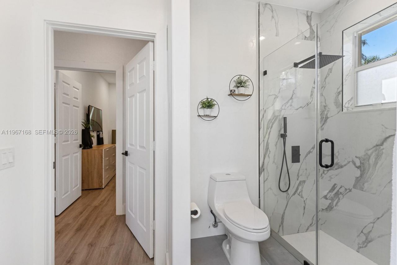 1774 Harbor Pointe Circle, Weston, FL 33327 Photo