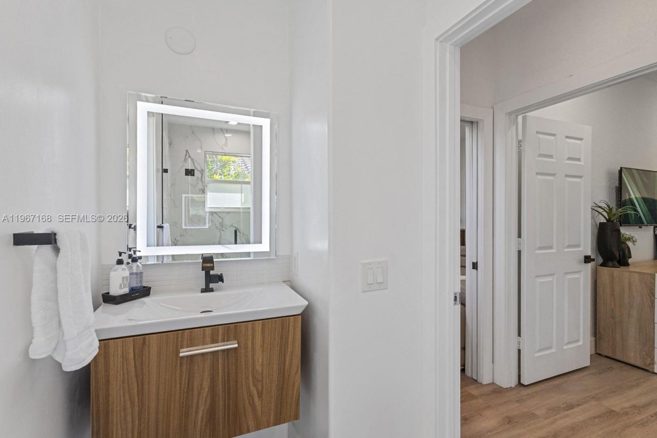 1774 Harbor Pointe Circle, Weston, FL 33327 Photo