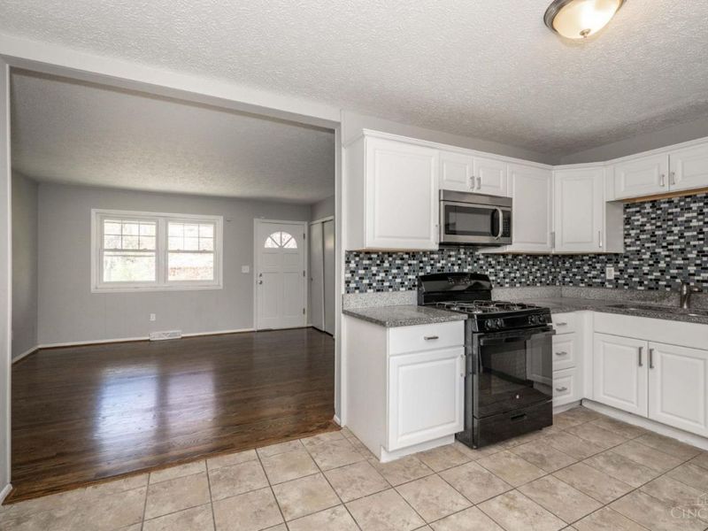 5581 nightingale Court, Fairfax, OH 45227 Photo 3