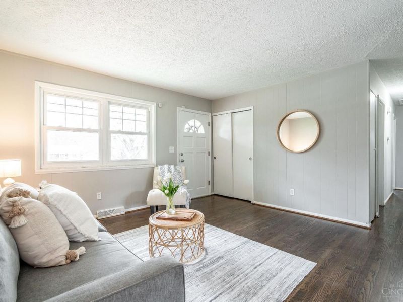 5581 Nightingale Court, Fairfax, OH 45227 Photo 4