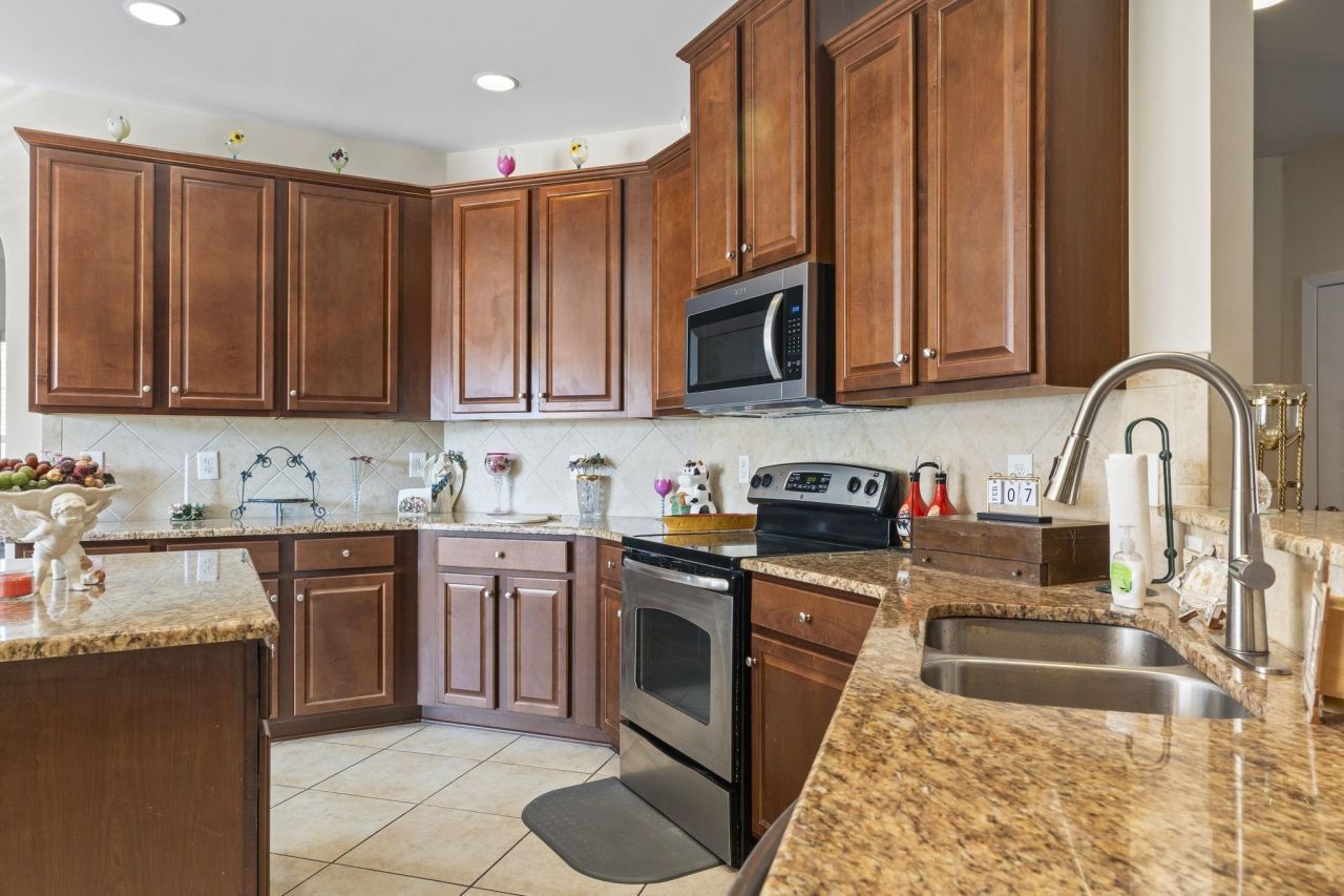 708 Walking Fern Ct. Photo 15