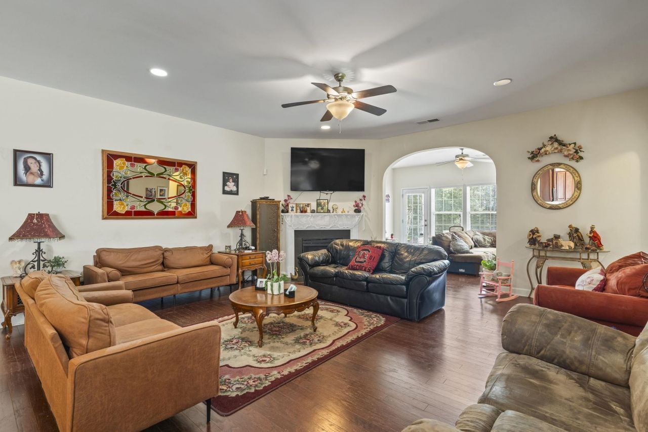 708 Walking Fern Ct. Photo 6