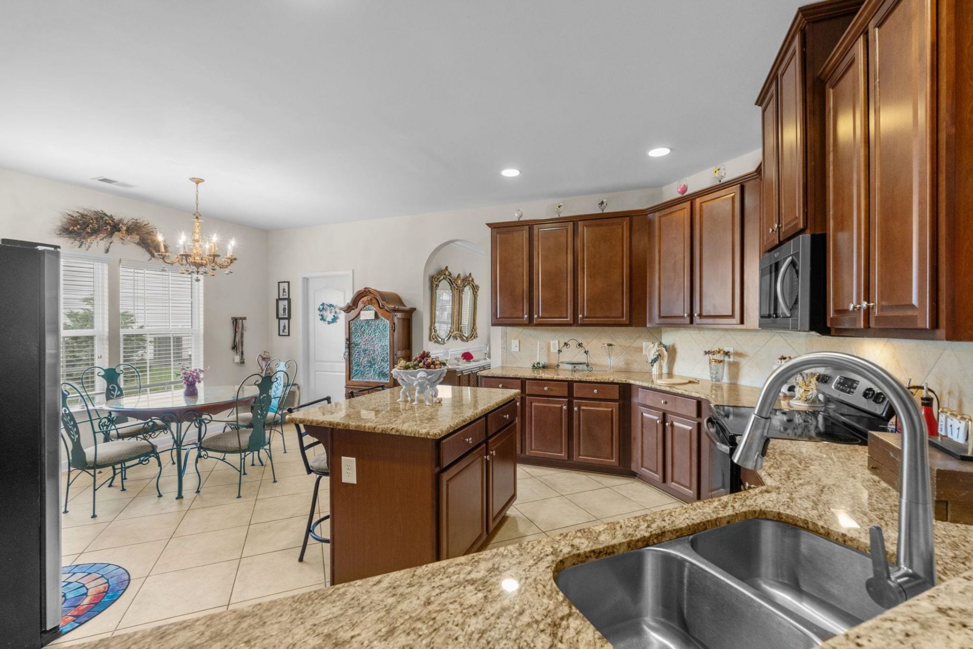 708 Walking Fern Ct. Photo 9