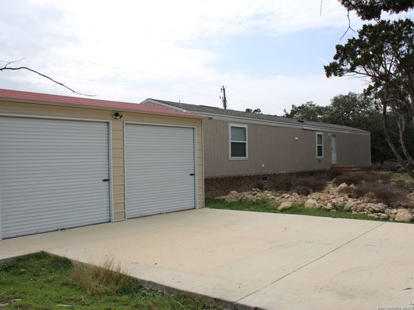 846 Inglewood Dr, Canyon Lake, TX 78133