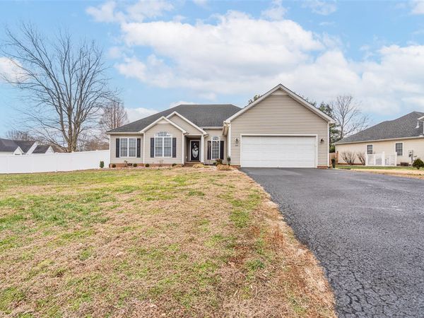637 Loftwood Drive, Bowling Green, KY 42104