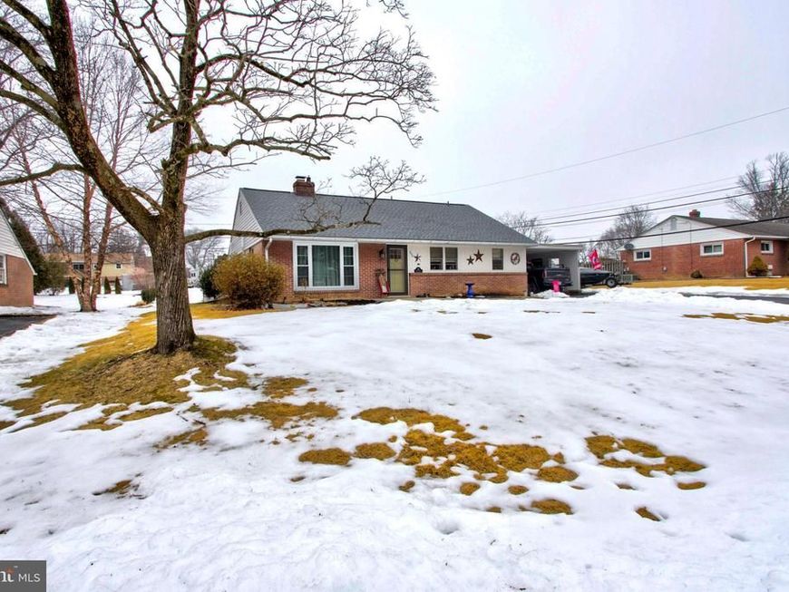 825 Robin Road, Lancaster, PA 17601 Main Photo