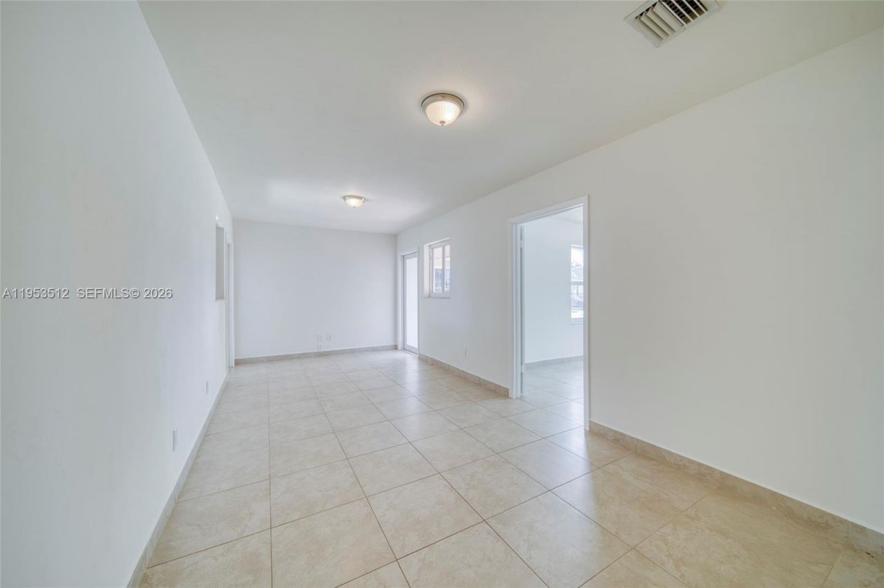 9557 SW 40th Ter, Unit 9557, Miami, FL 33165 Photo