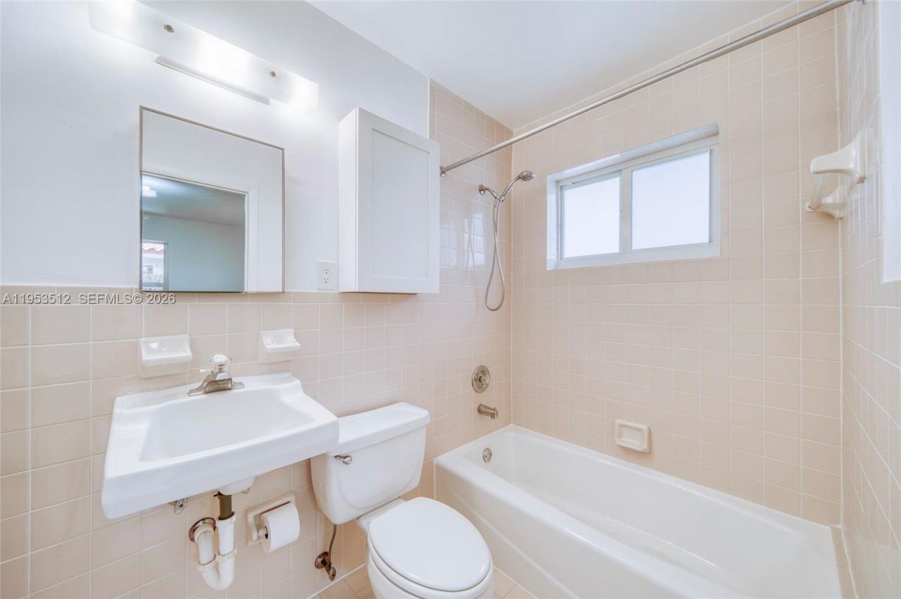 9557 SW 40th Ter, Unit 9557, Miami, FL 33165 Photo