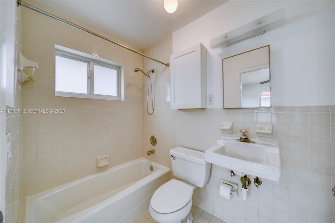 9557 SW 40th Ter, Unit 9557, Miami, FL 33165 Photo