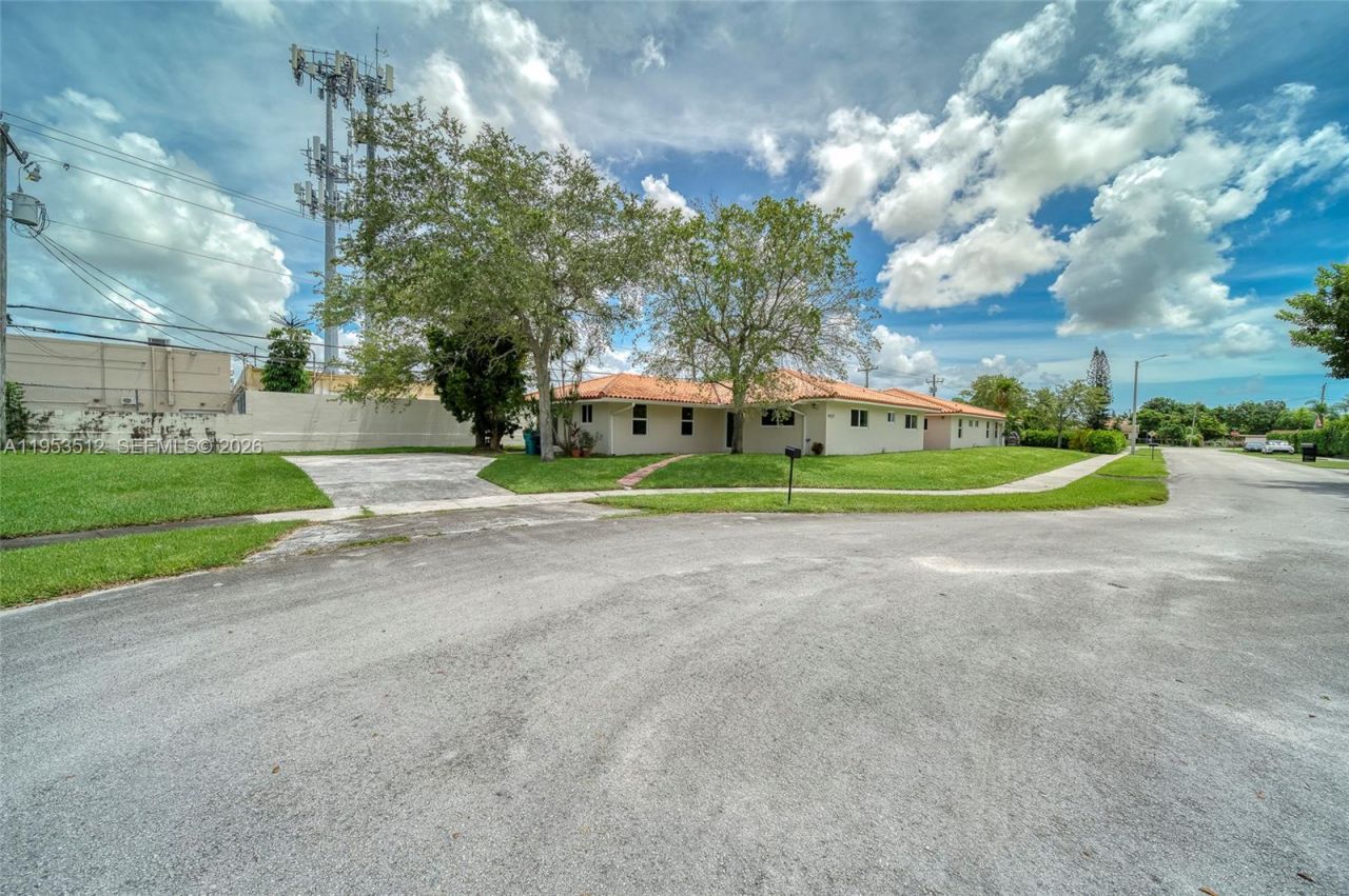 9557 SW 40th Ter, Unit 9557, Miami, FL 33165 Photo