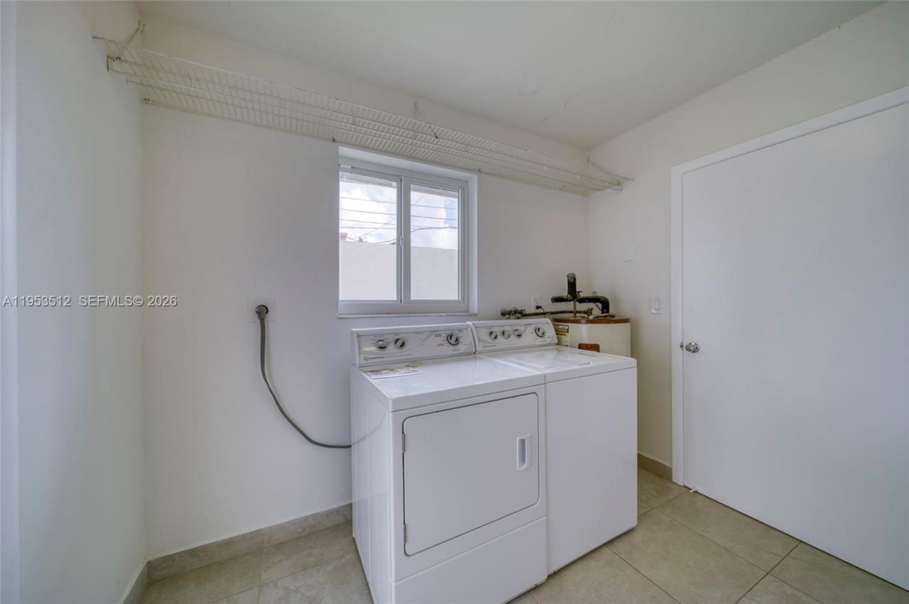 9557 SW 40th Ter, Unit 9557, Miami, FL 33165 Photo