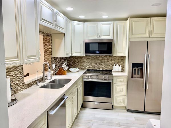 619 NE 14th Ave , Unit 301, Hallandale Beach, FL 33009