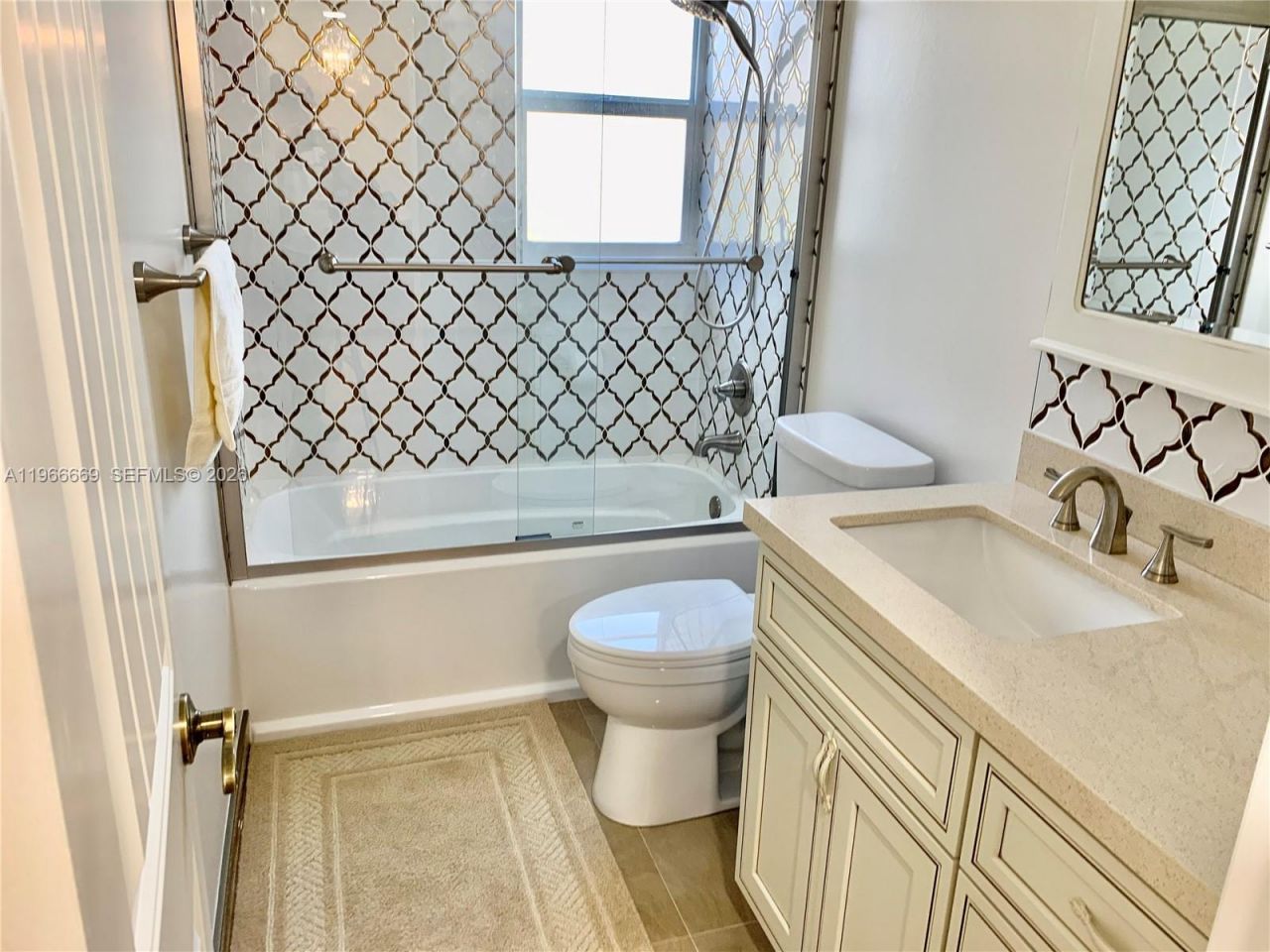 619 NE 14th Ave , Unit 301, Hallandale Beach, FL 33009 Photo