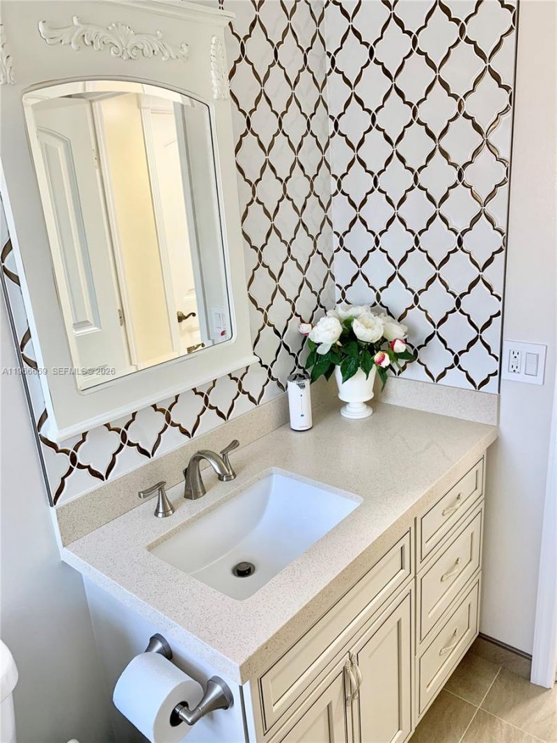 619 NE 14th Ave , Unit 301, Hallandale Beach, FL 33009 Photo