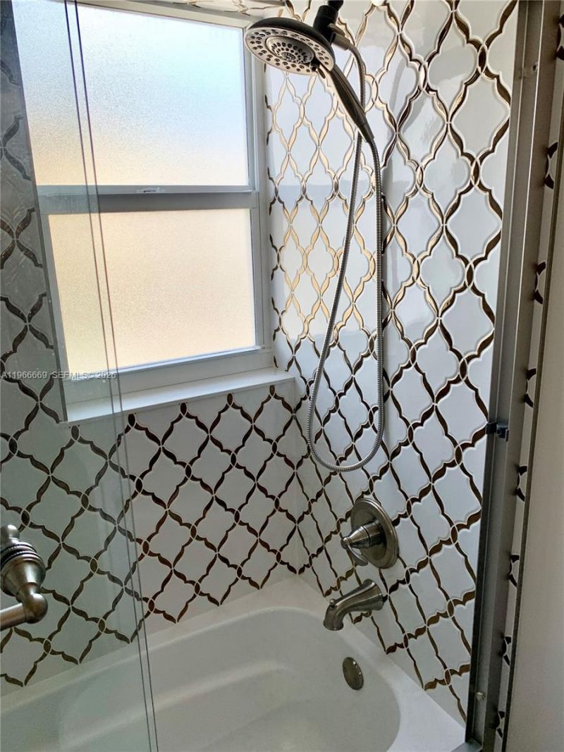 619 NE 14th Ave , Unit 301, Hallandale Beach, FL 33009 Photo