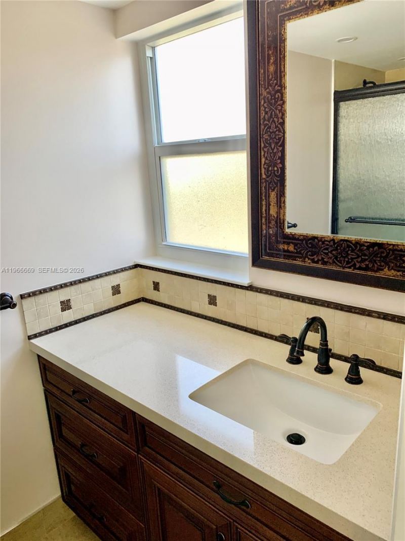 619 NE 14th Ave , Unit 301, Hallandale Beach, FL 33009 Photo