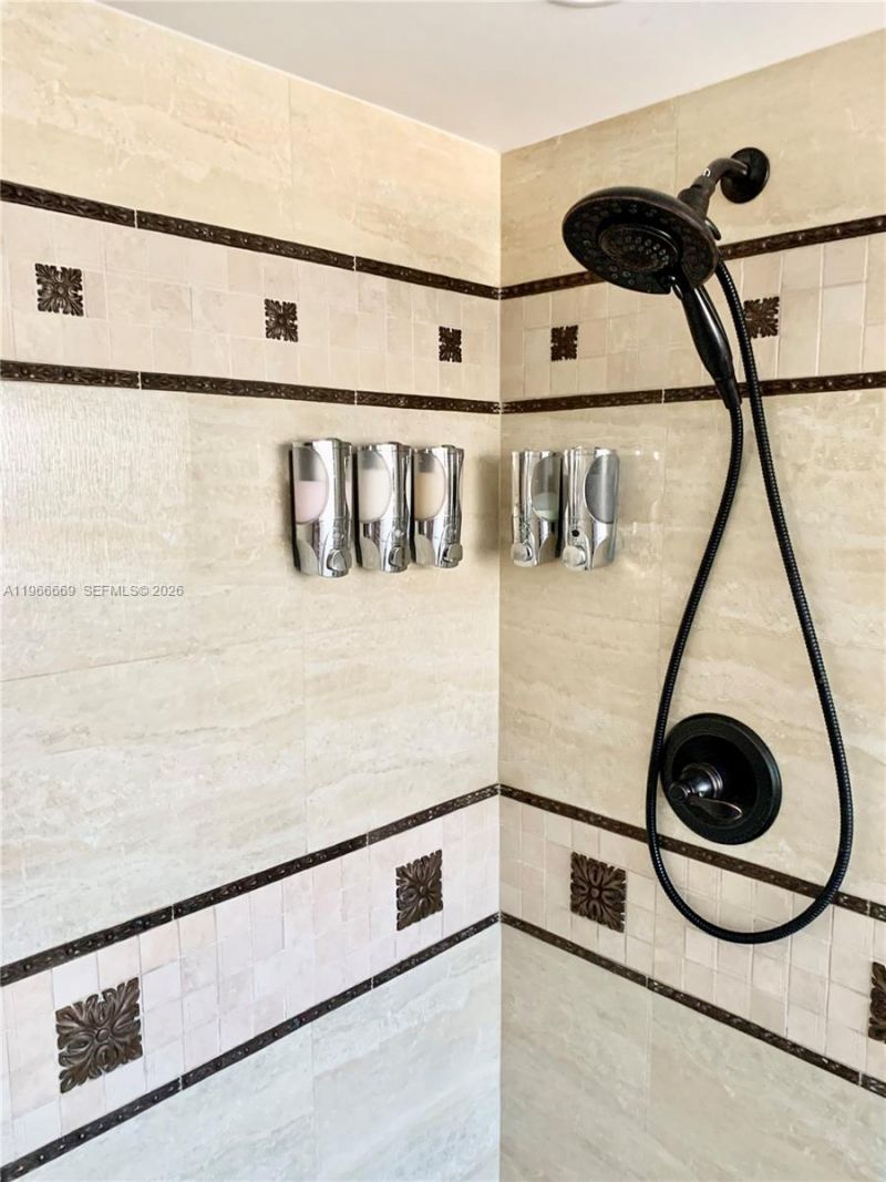 619 NE 14th Ave , Unit 301, Hallandale Beach, FL 33009 Photo