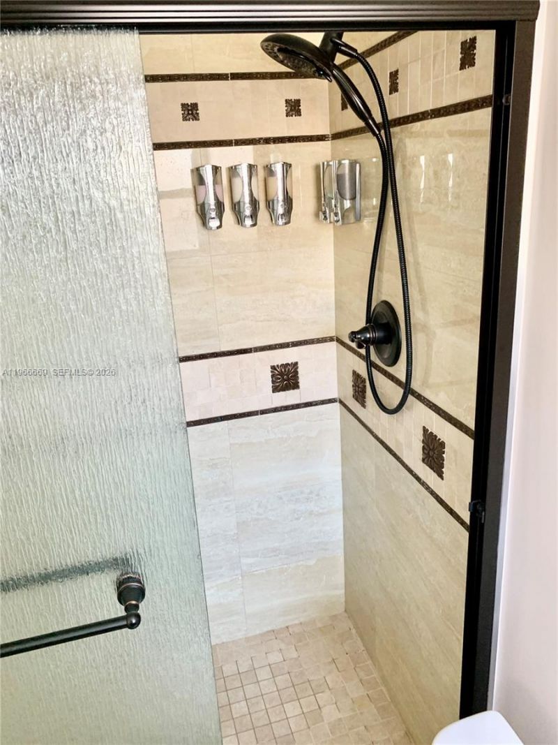 619 NE 14th Ave , Unit 301, Hallandale Beach, FL 33009 Photo