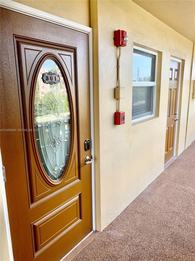 619 NE 14th Ave , Unit 301, Hallandale Beach, FL 33009 Photo