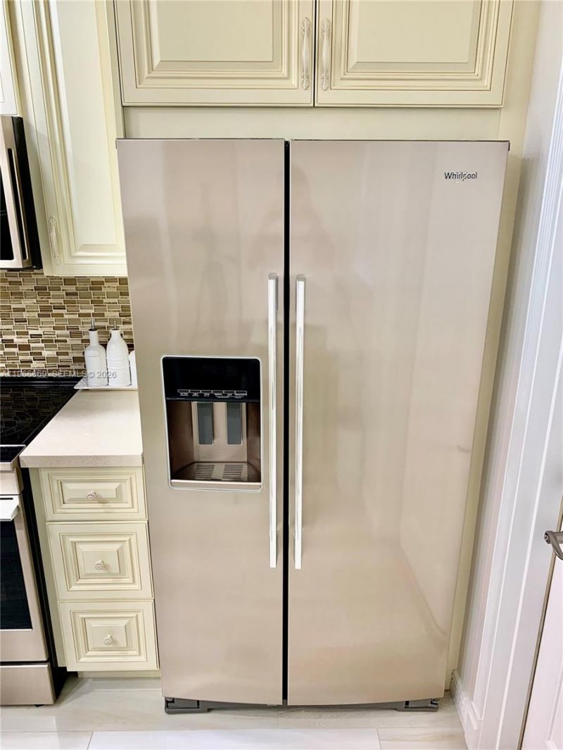 619 NE 14th Ave , Unit 301, Hallandale Beach, FL 33009 Photo